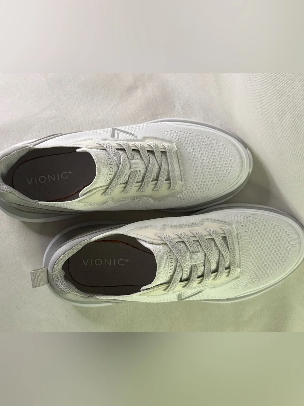 Vionic Lightweight Knit Sneaker in Light Gray W9.5 New